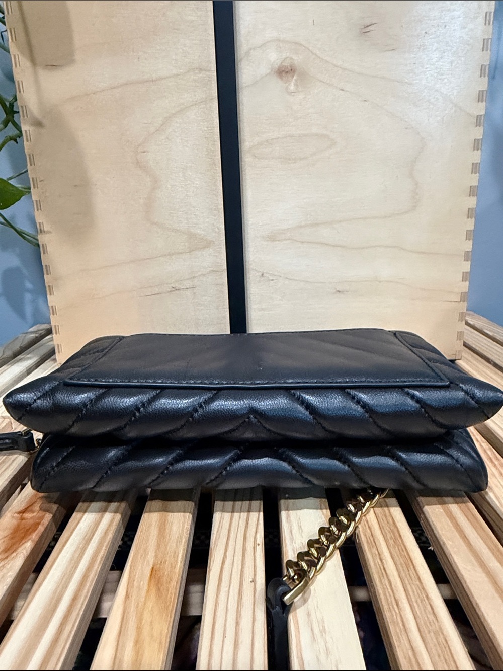 Quince Black Sheepskin Leather Chevron Quilted Crossbody Bag Gold Chain - Picture 7 of 7